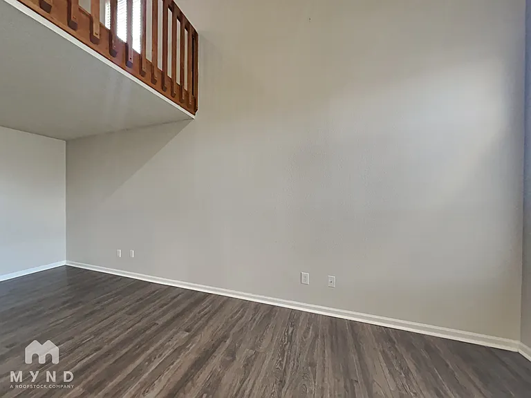 1698 Prairieview Ln — Photo 4