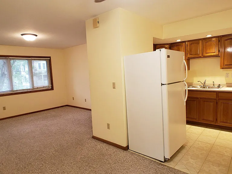 1709 Como Ave SE #4 — Photo 4