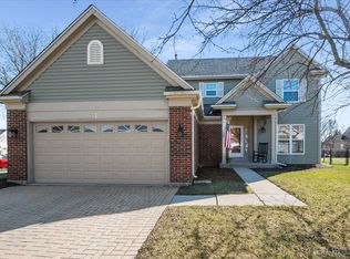 1 Longbow Ct, South Elgin, IL 60177