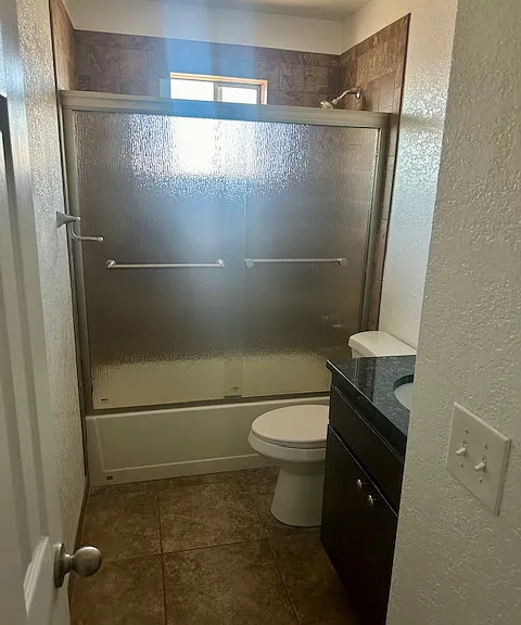 Tub/Shower with glass enclosure