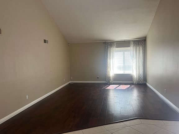 4th image of 835 Looking Glass Dr