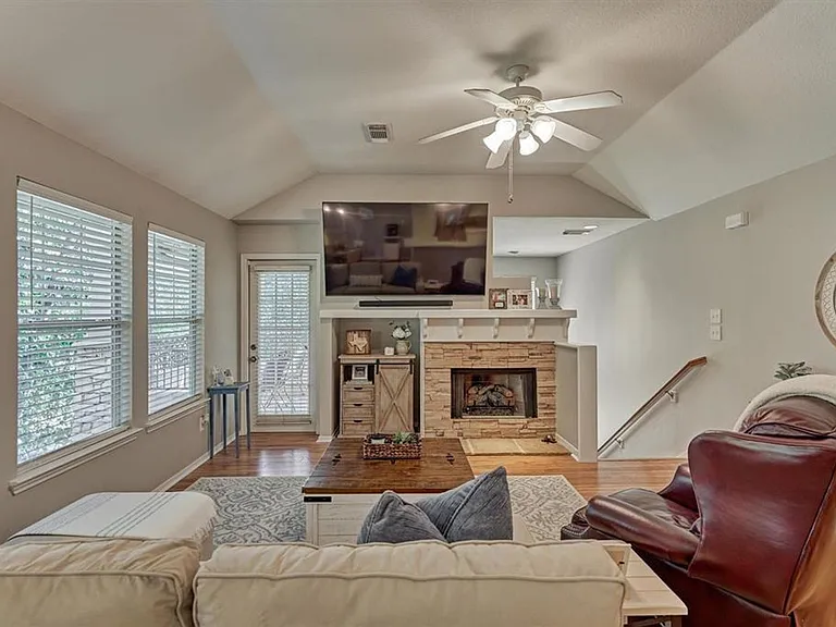 87 Woodlily Pl — Photo 9