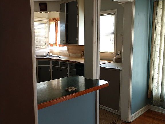 3rd image of 428 W Henderson St