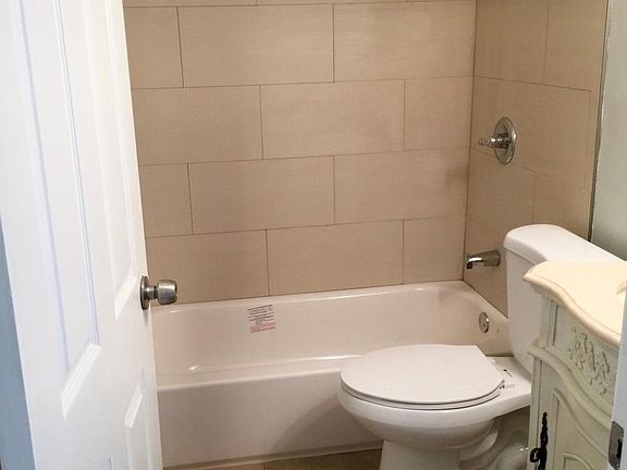 4th image of 81 Oakwoods #B