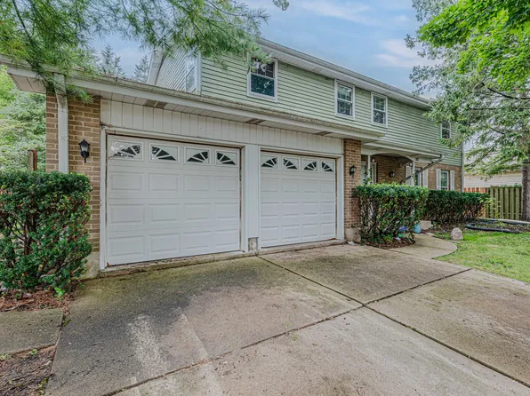 102 N Glendale Ave, Barrington, IL 60010