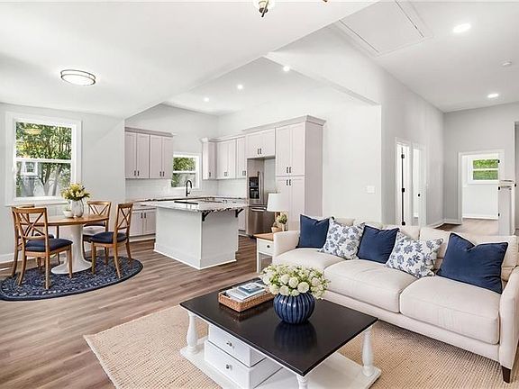 4th image of 208 Highland Ave