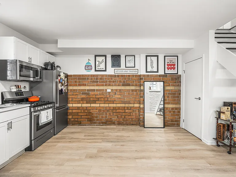 3401 Butler St #R1 — Photo 8