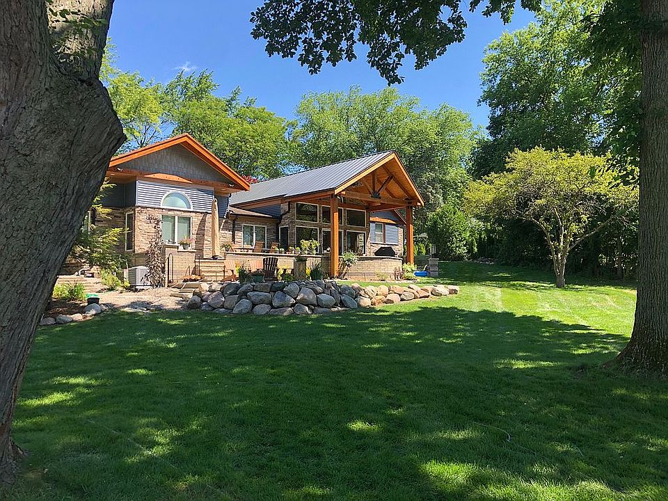 2nd image of 25300 Ridgewood Dr