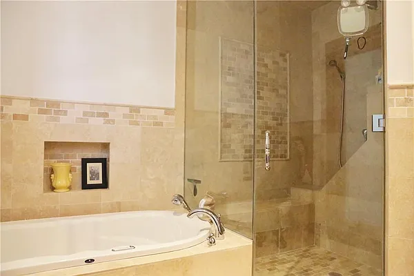 Sold by R New York | media 42