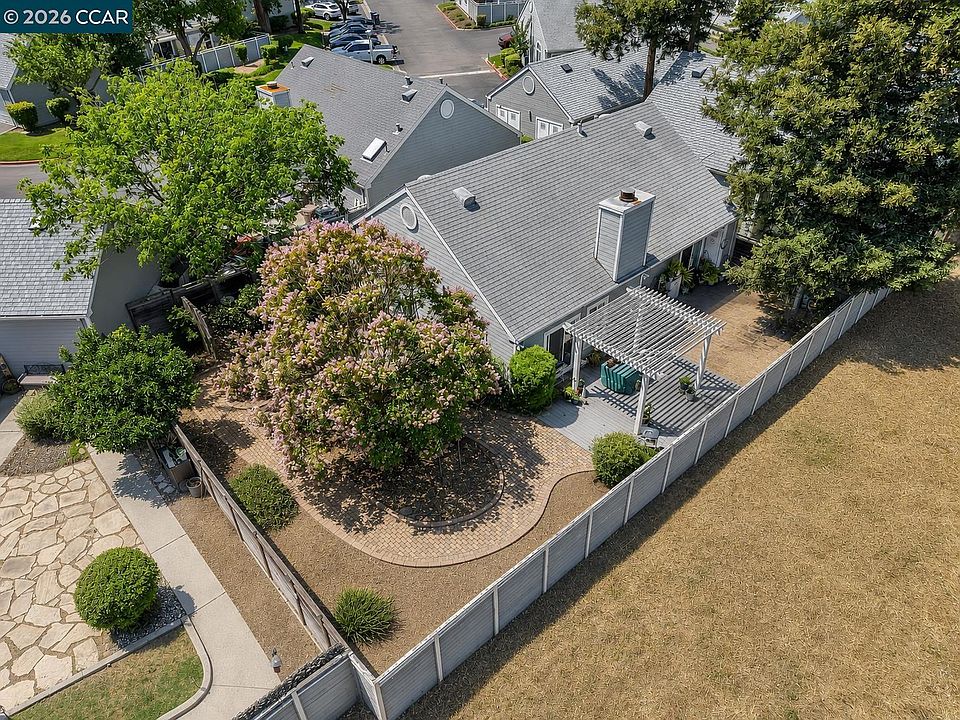 1st image of 1619 Somerset Pl