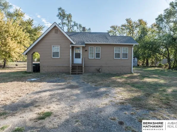5217 N 9th St, Omaha, NE 68110