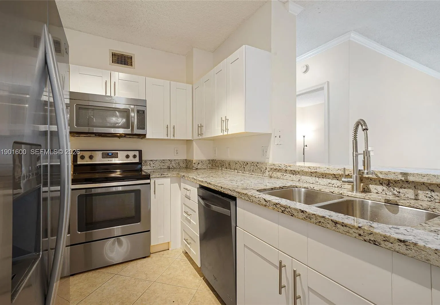 3 bed, 1333 sqft, $2,700 — Photo 1