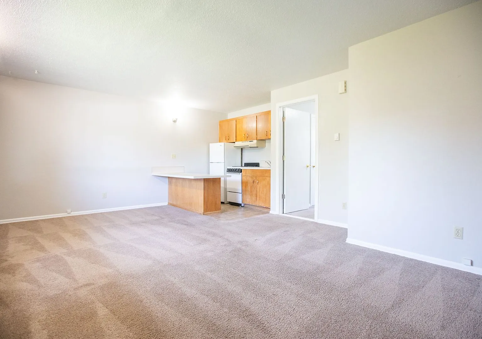 Laurel Lane Apts — Photo 1