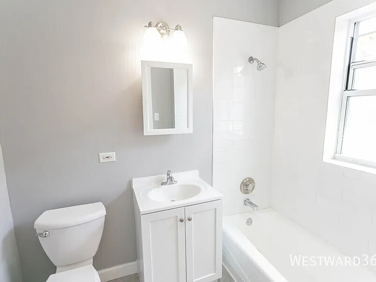 7646 N Greenview Ave #3 — Photo 5
