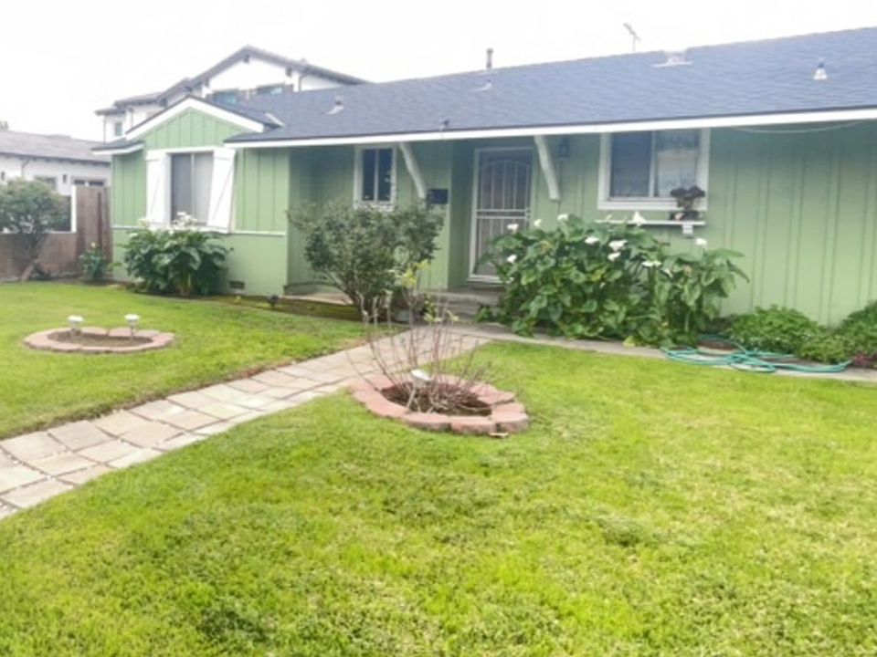 1st image of 10656 Arrowood St