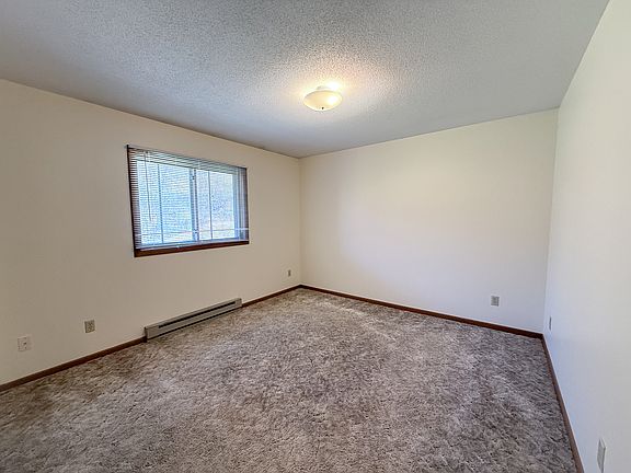 4th image of 716 Dutchman Dr #8