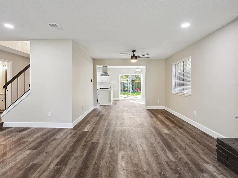 68 NE Yewleaf Rd — Photo 7