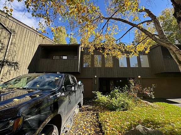 view of the front of the unit from driveway