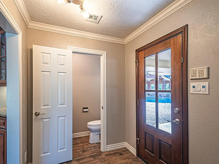 17615 Swansbury Dr — Photo 28