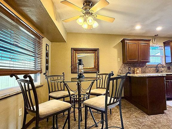 4th image of 709 Pinewood Ct