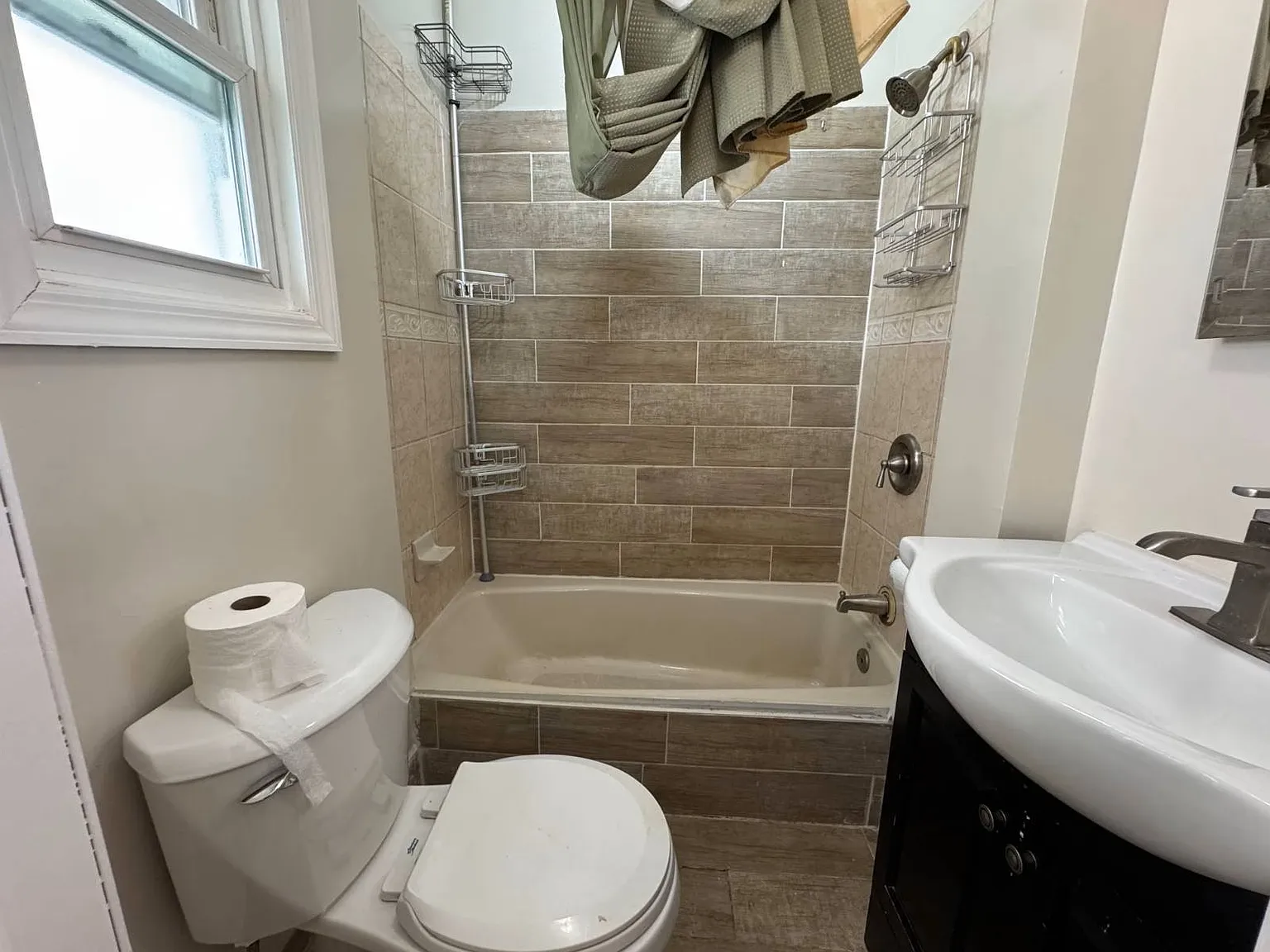 3 bed, 1600 sqft, $3,300 — Photo 4