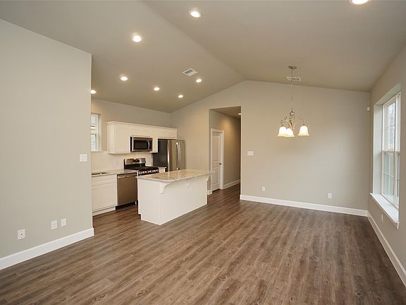 5th image of 1137 4th St