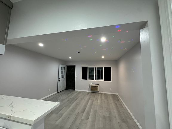 2nd image of 910 E Artesia Blvd #914
