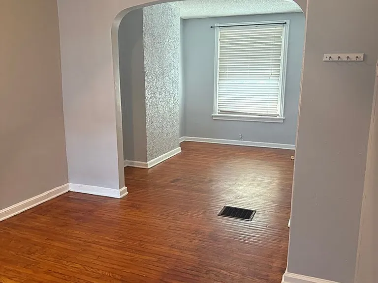 5753 N Beechwood St — Photo 32