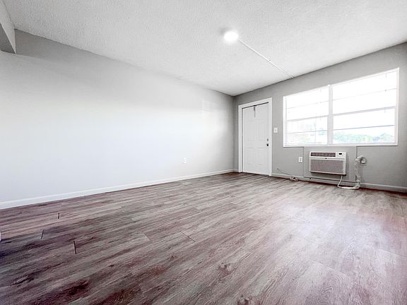 4th image of 301 N 3rd St #1