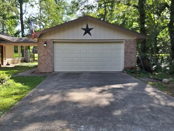2nd image of 922 W Wildwood Dr