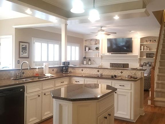 3rd image of 1644 Holly Lake Cir