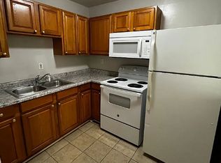 1929 Peabody Ln APT 8, Louisville, KY 40218
