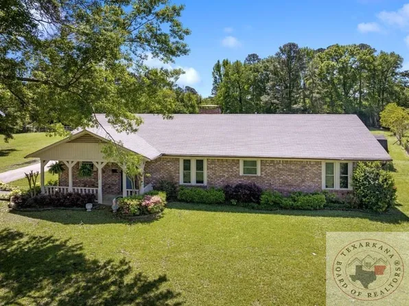 322 Redwater Rd, Wake Village, TX 75501