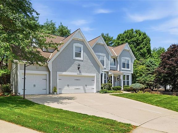 3rd image of 13848 Pembroke Dr