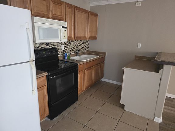 2nd image of 130 Bougainvillea Dr #4