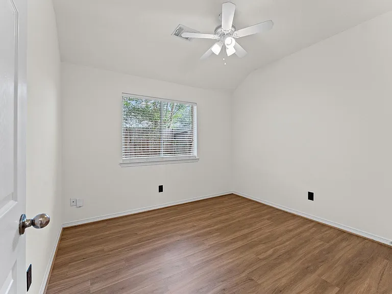 24911 Sandusky Dr — Photo 16