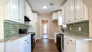 5th image of 516 3rd Ave NW