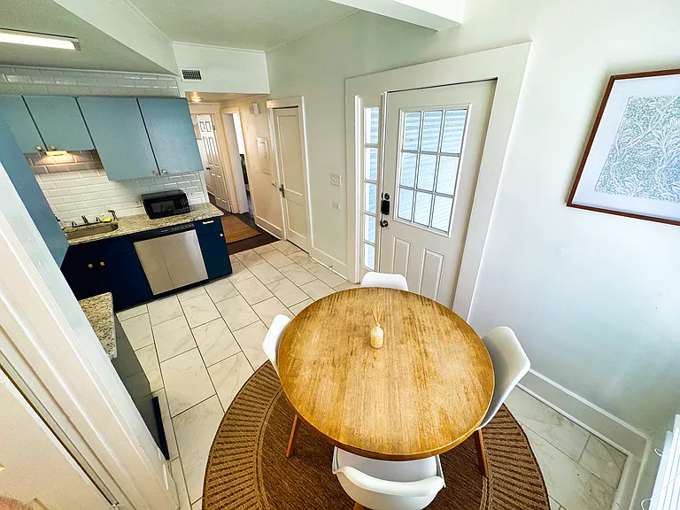 437 Queen Anne Ct — Photo 17