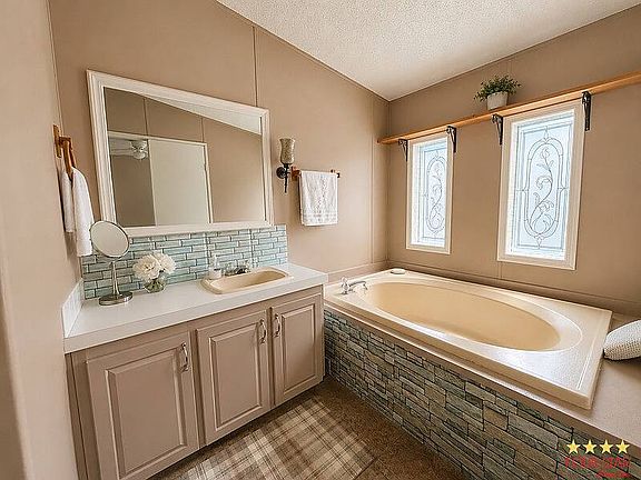 3rd image of 436 Leslie Dr