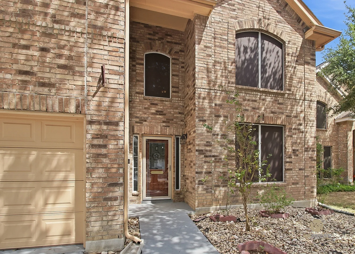4 bed, 2.5 bath, 2862 sqft, $2,500 — Photo 2