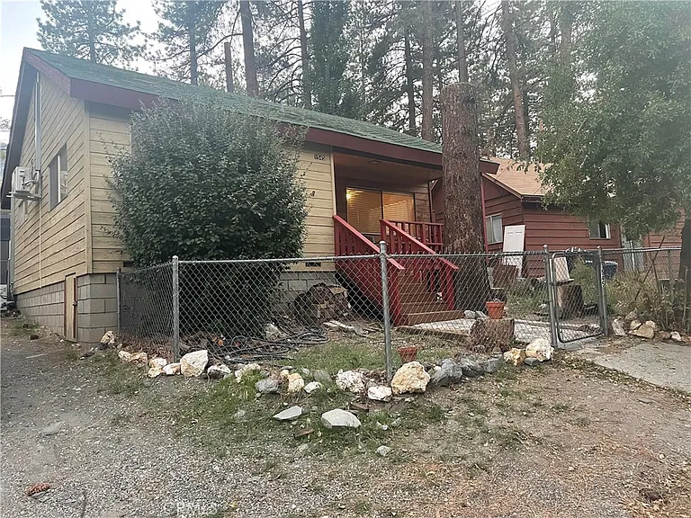 1545 Ross St — Photo 1