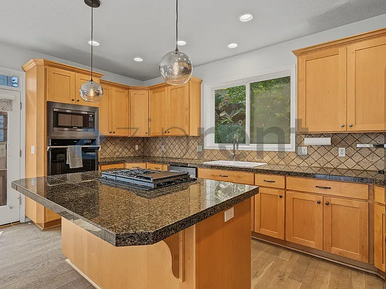 18052 SW Loxley Dr — Photo 19