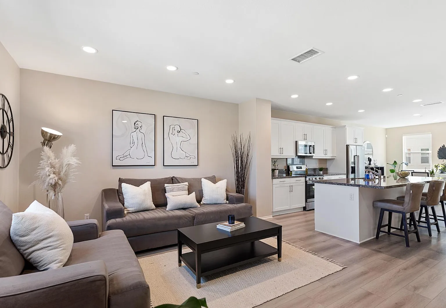 4 bed, 3.5 bath, 2105 sqft, $3,690 — Photo 4