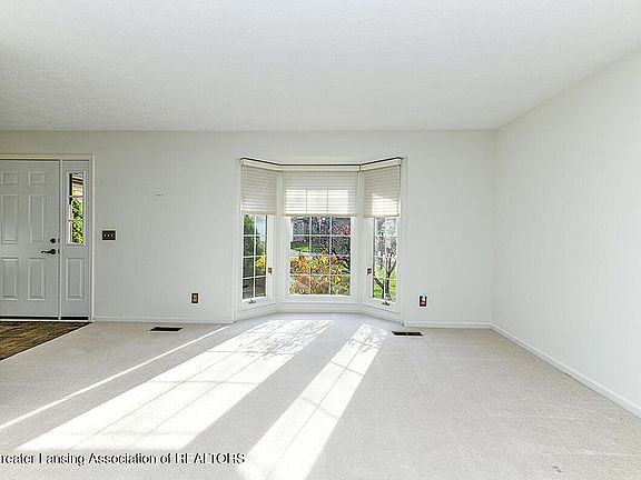 4th image of 1527 E Winchell Ct #7