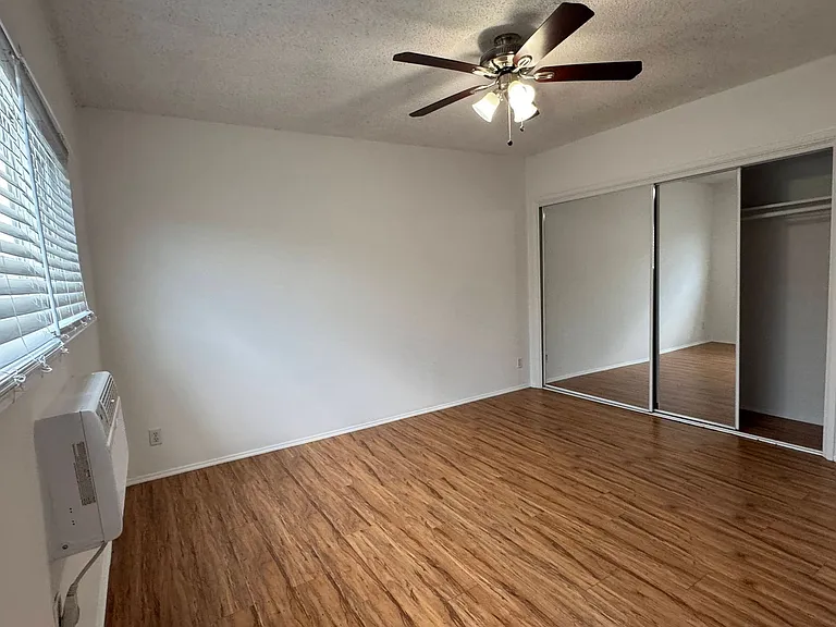 6632 Darby Ave — Photo 12