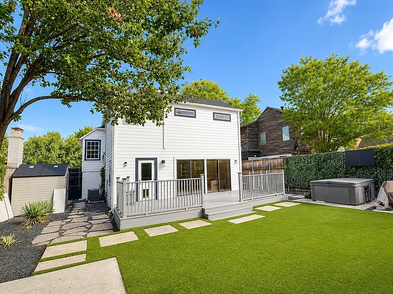 5210 Pershing St — Photo 2