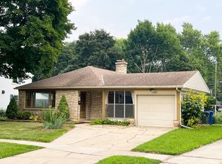 632 N Superior St, De Pere, WI 54115