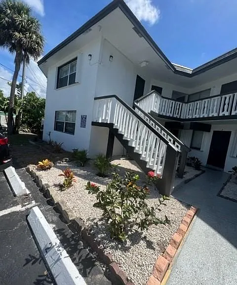 2401 NW 9th Ave #3 — Photo 4