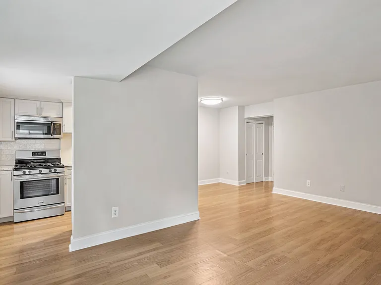 The Kenmore — Photo 11