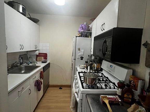 4th image of 144 Kenrick St APT 35